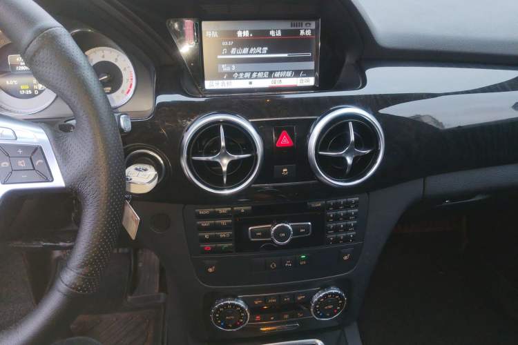 Used Mercedes-Benz GLK-Class 2015 GLK 260 4MATIC Fashion Edition Ultimate Version Audio And AC Panel