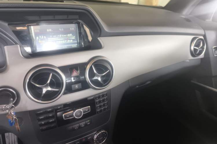 Used Mercedes-Benz GLK-Class 2015 GLK 260 4MATIC Dynamic Edition Ultimate Version Audio And AC Panel