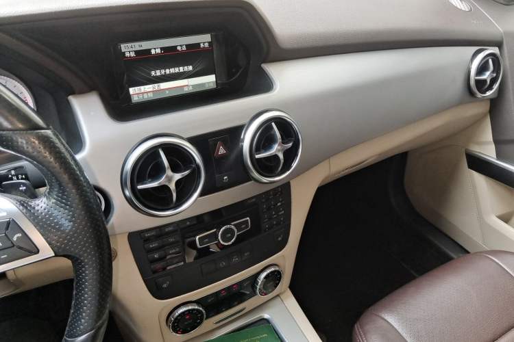 Used Mercedes-Benz GLK-Class 2015 GLK 260 4MATIC Fashion Edition Ultimate Version Audio And AC Panel