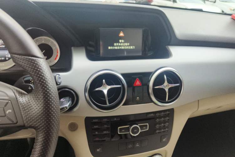 Used Mercedes-Benz GLK-Class 2015 GLK 300 4MATIC Fashion Edition Ultimate Version Audio And AC Panel