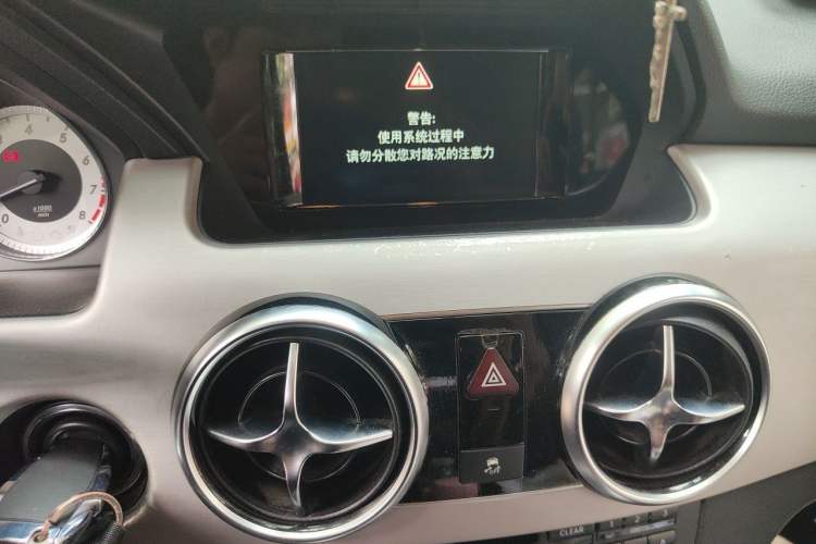 Used Mercedes-Benz GLK-Class 2015 GLK 260 4MATIC Dynamic Edition Ultimate Version Audio And AC Panel