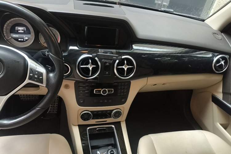 Used Mercedes-Benz GLK-Class 2015 GLK 260 4MATIC Fashion Edition Ultimate Version Audio And AC Panel