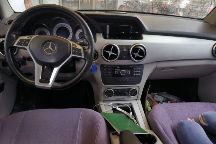 Used Mercedes-Benz GLK-Class 2015 GLK 260 4MATIC Fashion Edition Ultimate Version Center Console