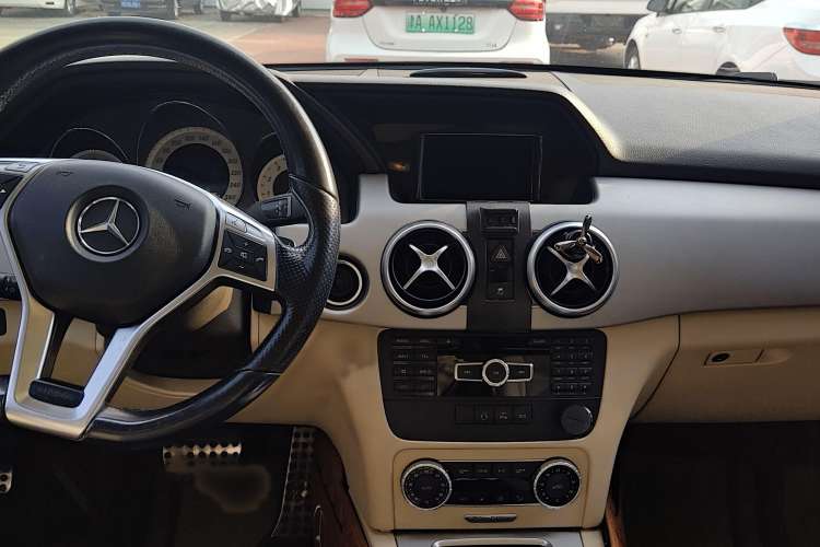 Used Mercedes-Benz GLK-Class 2015 GLK 260 4MATIC Dynamic Edition Ultimate Version Interior 1