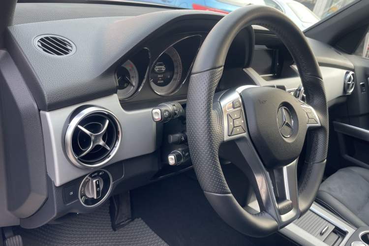 Used Mercedes-Benz GLK-Class 2015 GLK 260 4MATIC Fashion Edition Ultimate Version Interior 1