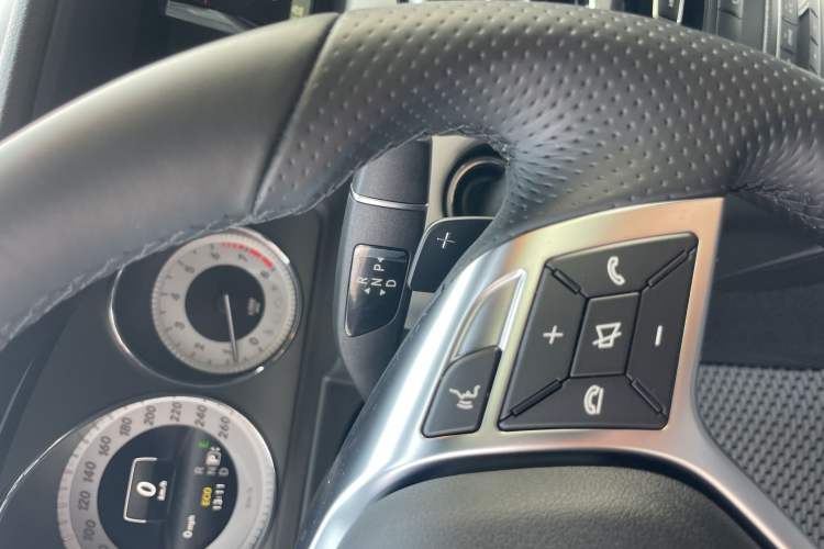 Used Mercedes-Benz GLK-Class 2015 GLK 260 4MATIC Fashion Edition Ultimate Version Interior 11