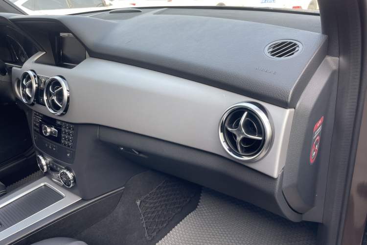 Used Mercedes-Benz GLK-Class 2015 GLK 260 4MATIC Fashion Edition Ultimate Version Interior 13