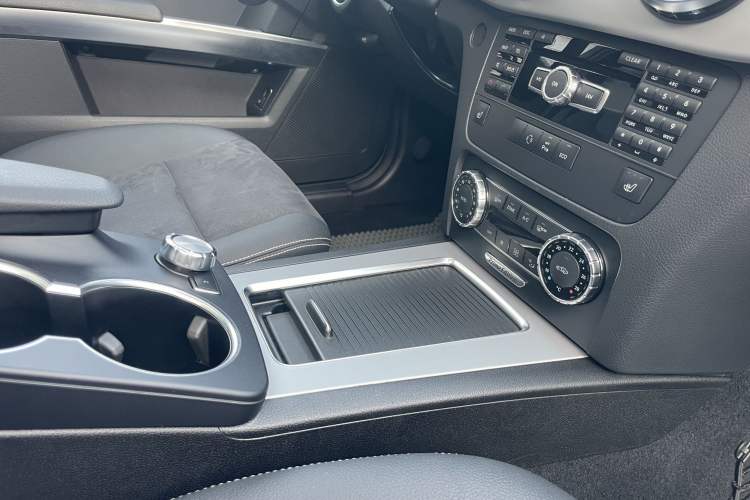 Used Mercedes-Benz GLK-Class 2015 GLK 260 4MATIC Fashion Edition Ultimate Version Interior 14