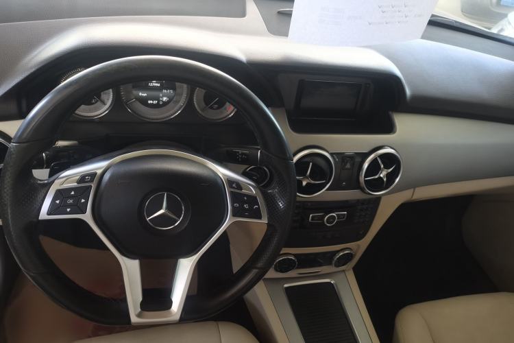 Used Mercedes-Benz GLK-Class 2015 GLK 260 4MATIC Fashion Edition Ultimate Version Interior 4