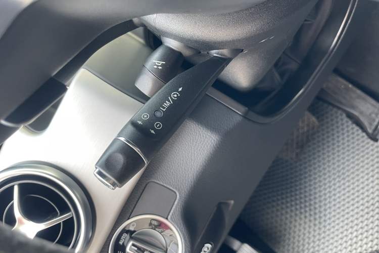 Used Mercedes-Benz GLK-Class 2015 GLK 260 4MATIC Fashion Edition Ultimate Version Interior 4