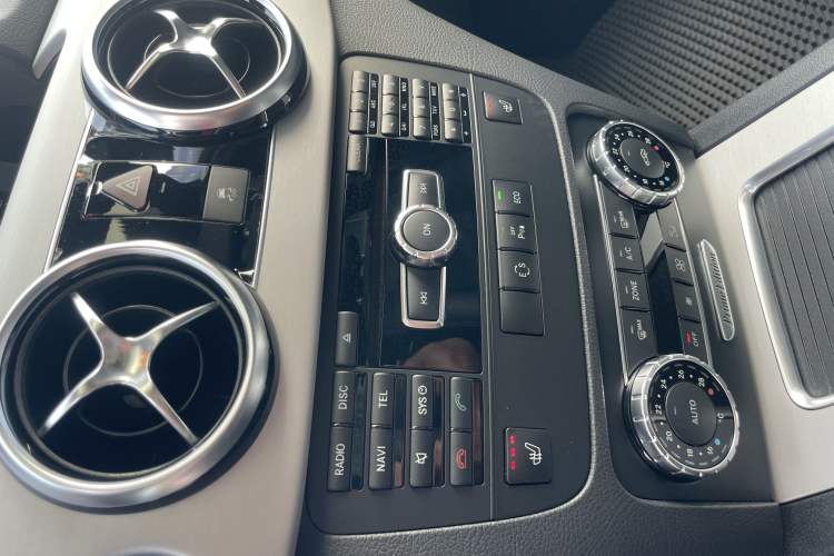 Used Mercedes-Benz GLK-Class 2015 GLK 260 4MATIC Fashion Edition Ultimate Version Interior 8