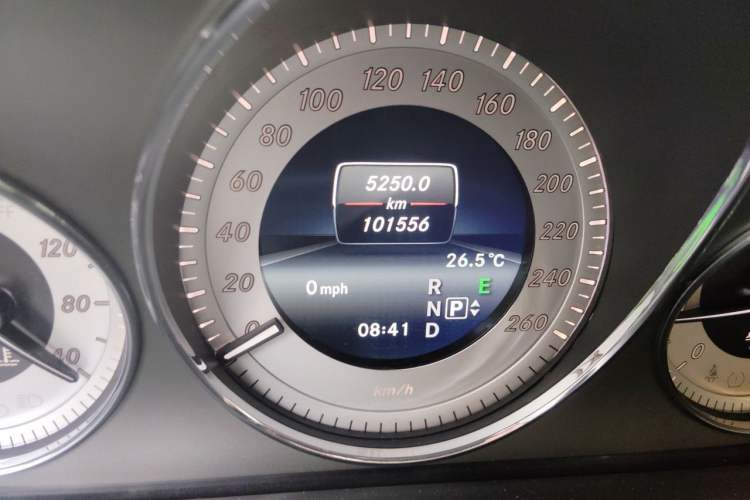 Used Mercedes-Benz GLK-Class 2015 GLK 260 4MATIC Dynamic Edition Ultimate Version Odometer Close Up