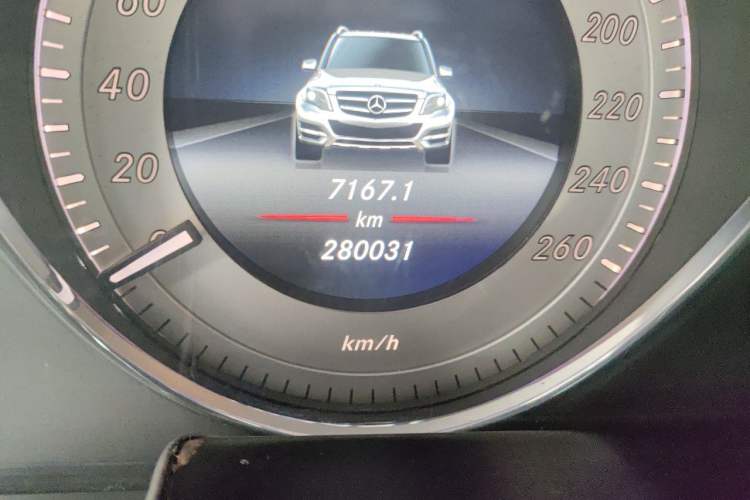 Used Mercedes-Benz GLK-Class 2015 GLK 260 4MATIC Fashion Edition Ultimate Version Odometer Close Up
