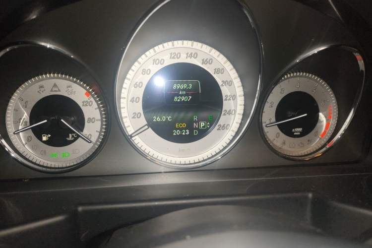Used Mercedes-Benz GLK-Class 2015 GLK 260 4MATIC Fashion Edition Ultimate Version Odometer Close Up