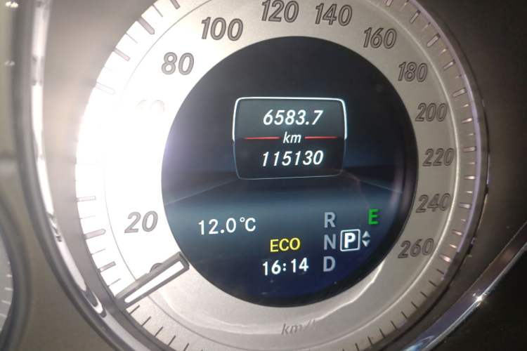 Used Mercedes-Benz GLK-Class 2015 GLK 260 4MATIC Fashion Edition Ultimate Version Odometer Close Up