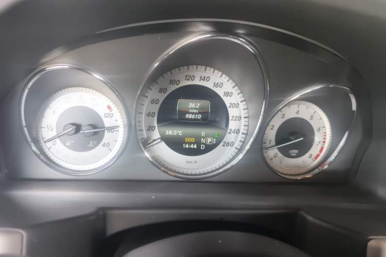 Used Mercedes-Benz GLK-Class 2015 GLK 260 4MATIC Dynamic Edition Ultimate Version Odometer Close Up
