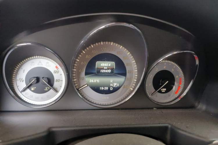 Used Mercedes-Benz GLK-Class 2015 GLK 260 4MATIC Fashion Edition Ultimate Version Odometer Close Up
