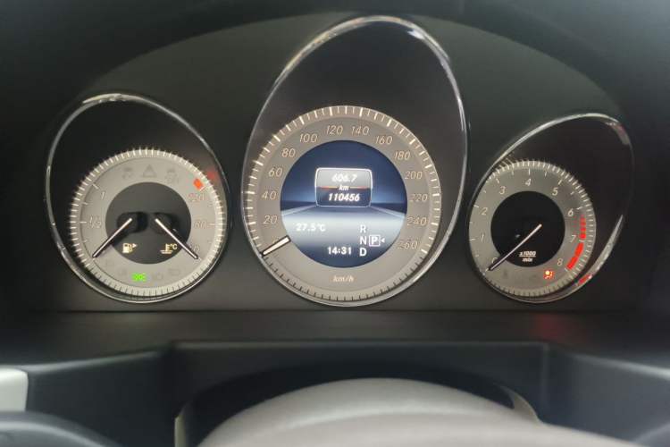 Used Mercedes-Benz GLK-Class 2015 GLK 300 4MATIC Fashion Edition Ultimate Version Odometer Close Up