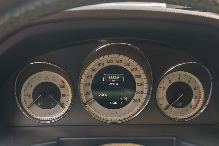 Used Mercedes-Benz GLK-Class 2015 GLK 260 4MATIC Dynamic Edition Ultimate Version Odometer Close Up