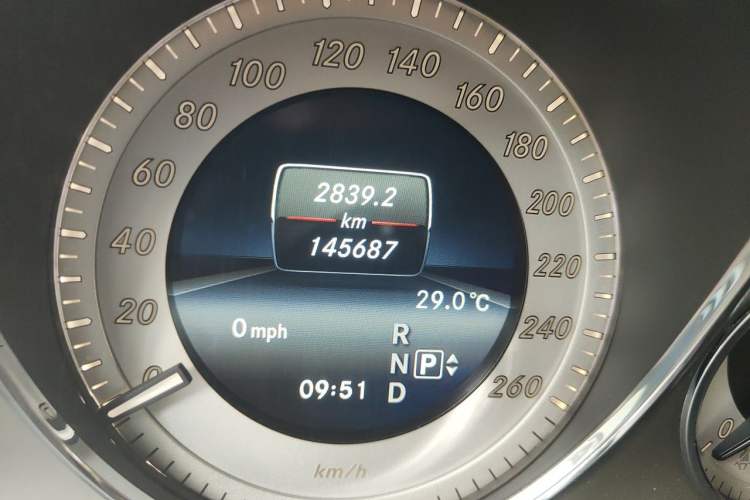 Used Mercedes-Benz GLK-Class 2015 GLK 260 4MATIC Dynamic Edition Ultimate Version Odometer Close Up
