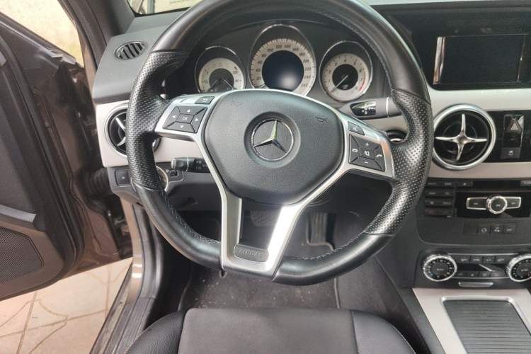 Used Mercedes-Benz GLK-Class 2015 GLK 260 4MATIC Dynamic Edition Ultimate Version Steering Wheel
