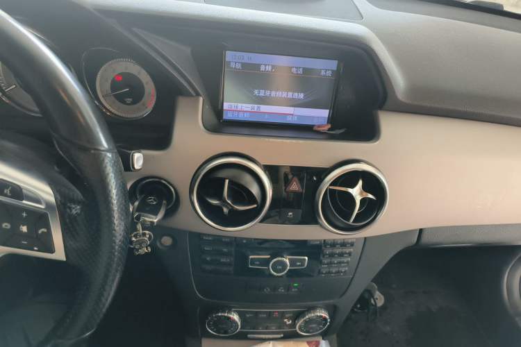 Used Mercedes-Benz GLK-Class 2015 GLK 260 4MATIC Dynamic Edition Ultimate Version Audio And AC Panel