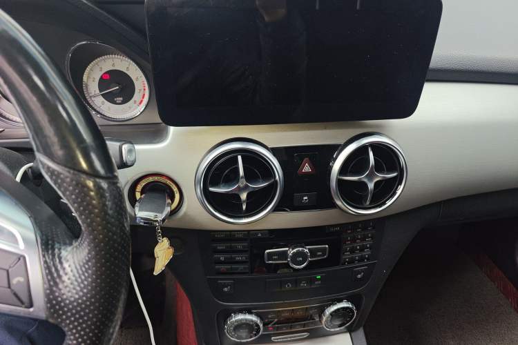 Used Mercedes-Benz GLK-Class 2015 GLK 260 4MATIC Fashion Edition Ultimate Version Audio And AC Panel