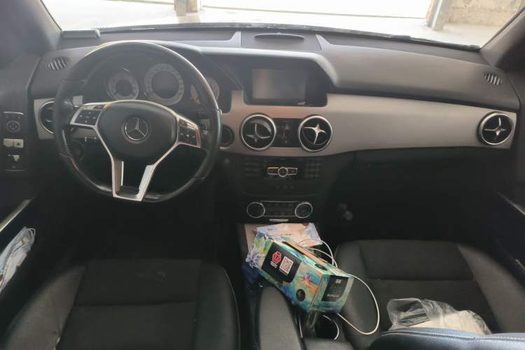 Used Mercedes-Benz GLK-Class 2015 GLK 260 4MATIC Dynamic Edition Ultimate Version Center Console