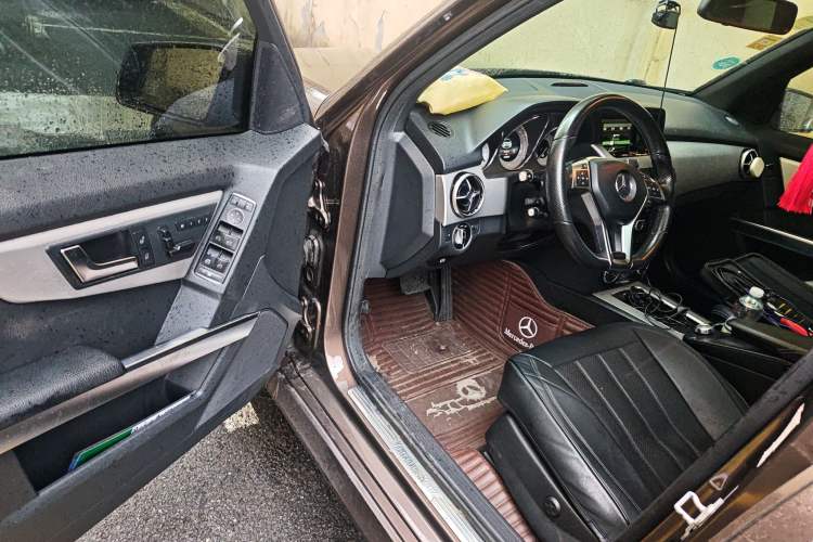 Used Mercedes-Benz GLK-Class 2015 GLK 260 4MATIC Dynamic Edition Ultimate Version Driver Seat