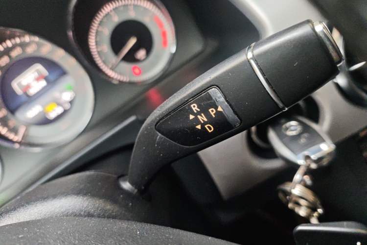Used Mercedes-Benz GLK-Class 2015 GLK 260 4MATIC Dynamic Edition Ultimate Version Gear Lever