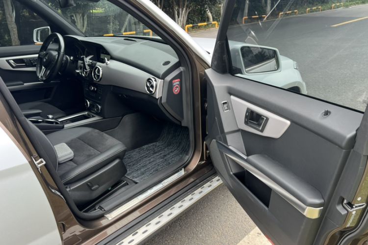 Used Mercedes-Benz GLK-Class 2015 GLK 260 4MATIC Fashion Edition Ultimate Version Interior 2