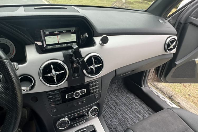 Used Mercedes-Benz GLK-Class 2015 GLK 260 4MATIC Fashion Edition Ultimate Version Interior 3