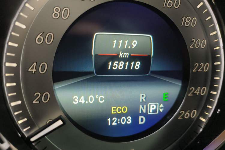 Used Mercedes-Benz GLK-Class 2015 GLK 260 4MATIC Dynamic Edition Ultimate Version Odometer Close Up