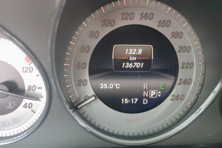 Used Mercedes-Benz GLK-Class 2015 GLK 260 4MATIC Dynamic Edition Ultimate Version Odometer Close Up