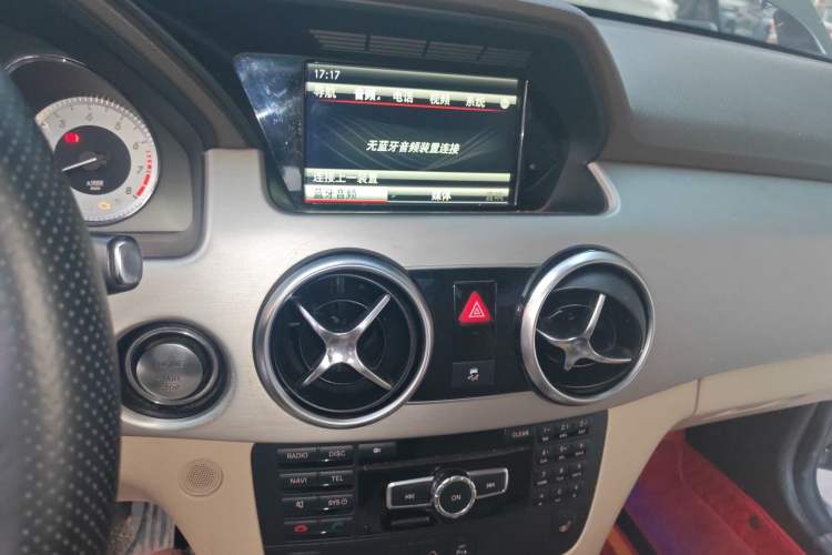 Used Mercedes-Benz GLK-Class 2015 GLK 300 4MATIC Fashion Edition Ultimate Version Audio And AC Panel