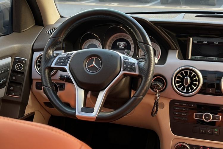 Used Mercedes-Benz GLK-Class 2015 GLK 260 4MATIC Dynamic Edition Ultimate Version Interior 1