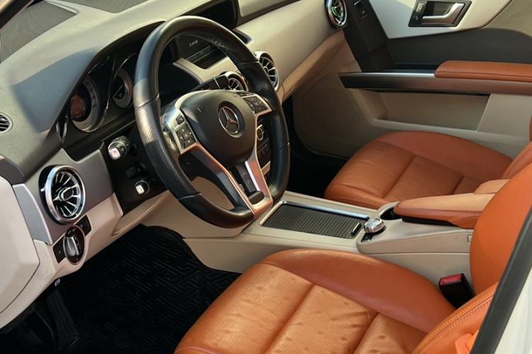 Used Mercedes-Benz GLK-Class 2015 GLK 260 4MATIC Dynamic Edition Ultimate Version Interior 3