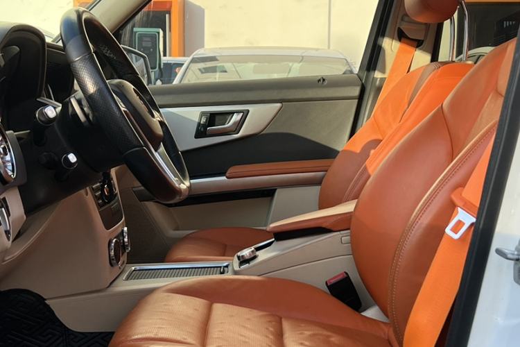 Used Mercedes-Benz GLK-Class 2015 GLK 260 4MATIC Dynamic Edition Ultimate Version Interior 4
