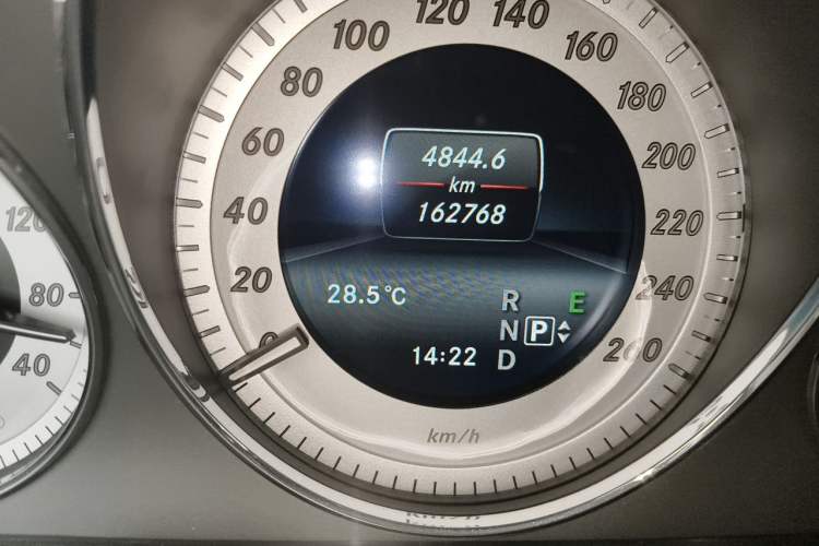 Used Mercedes-Benz GLK-Class 2015 GLK 300 4MATIC Fashion Edition Ultimate Version Odometer Close Up