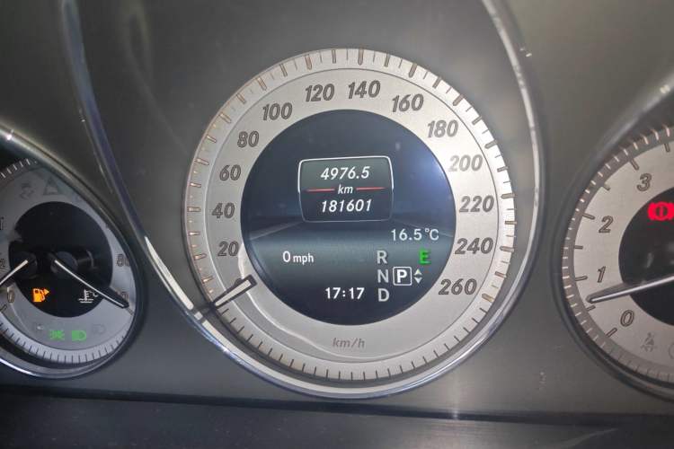 Used Mercedes-Benz GLK-Class 2015 GLK 300 4MATIC Fashion Edition Ultimate Version Odometer Close Up