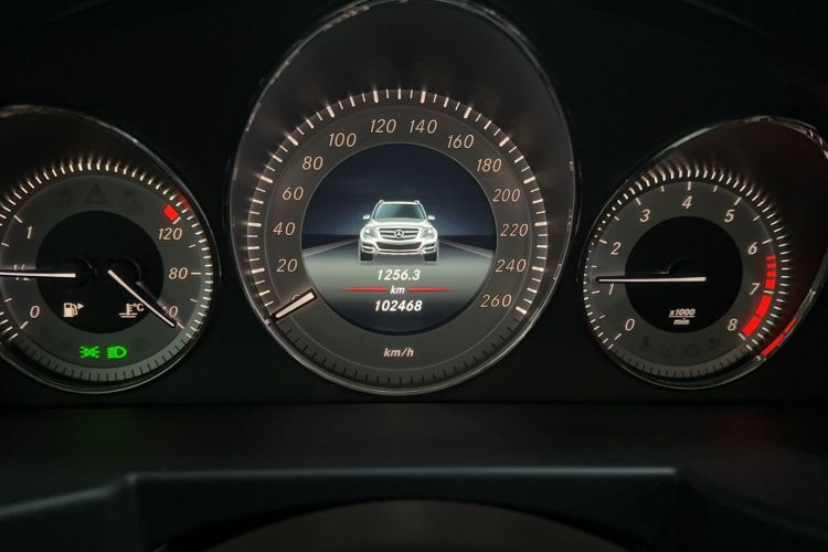 Used Mercedes-Benz GLK-Class 2015 GLK 260 4MATIC Dynamic Edition Ultimate Version Odometer Close Up