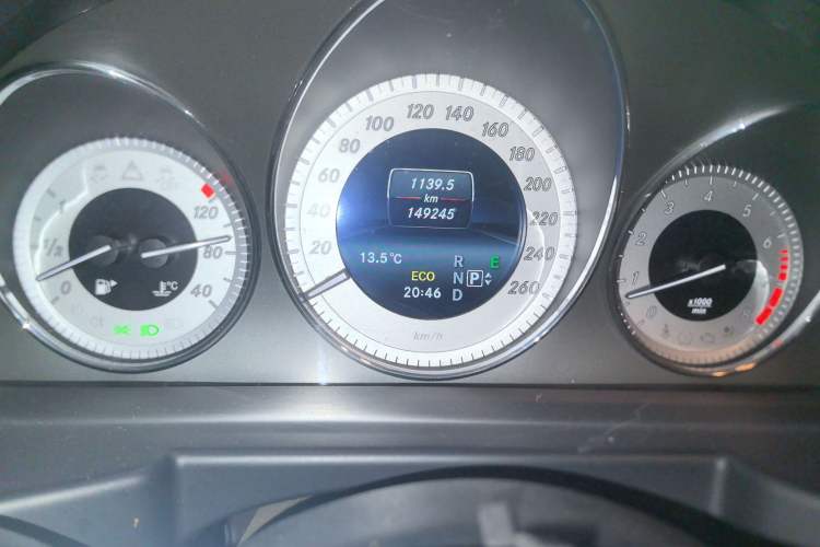 Used Mercedes-Benz GLK-Class 2015 GLK 260 4MATIC Dynamic Edition Ultimate Version Odometer Close Up