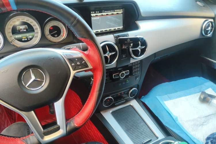 Used Mercedes-Benz GLK-Class 2015 GLK 260 4MATIC Fashion Edition Ultimate Version Audio And AC Panel