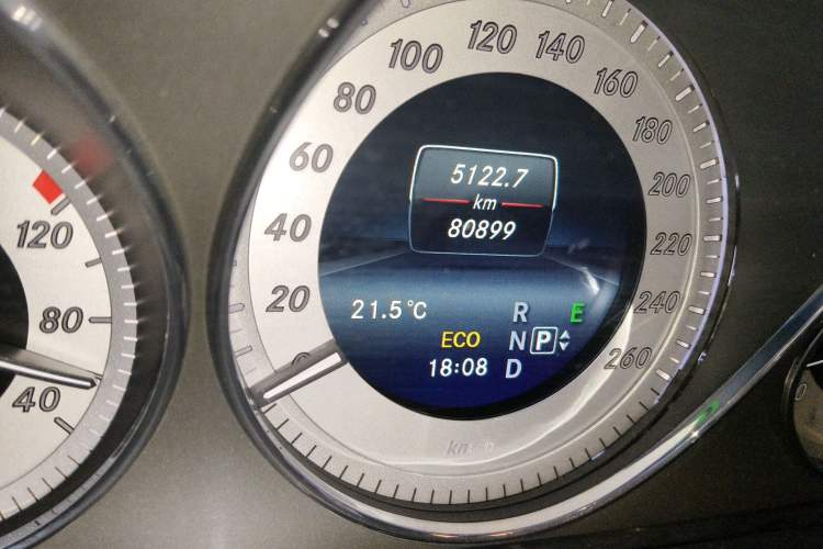 Used Mercedes-Benz GLK-Class 2015 GLK 260 4MATIC Dynamic Edition Ultimate Version Odometer Close Up