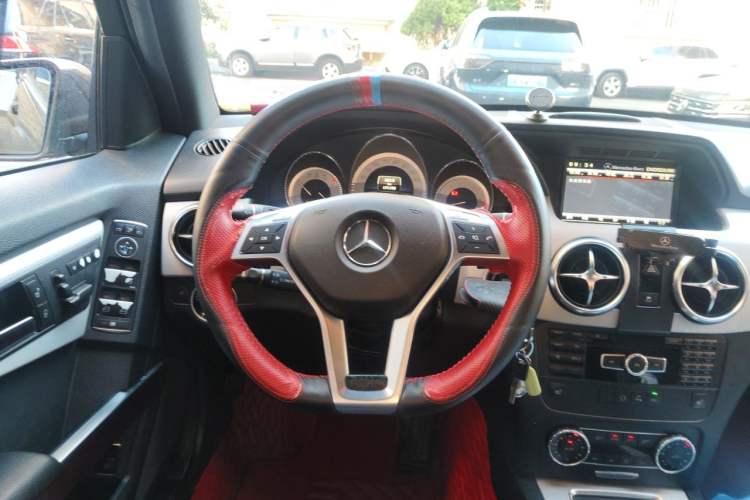Used Mercedes-Benz GLK-Class 2015 GLK 260 4MATIC Fashion Edition Ultimate Version Steering Wheel