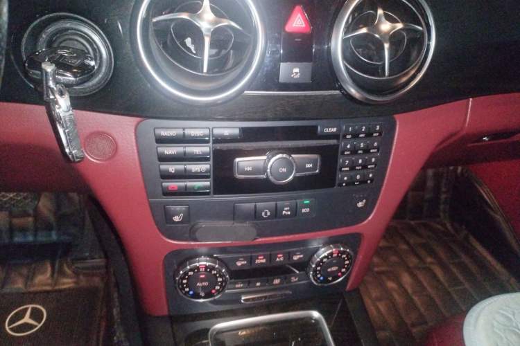 Used Mercedes-Benz GLK-Class 2015 GLK 260 4MATIC Fashion Edition Ultimate Version Audio And AC Panel