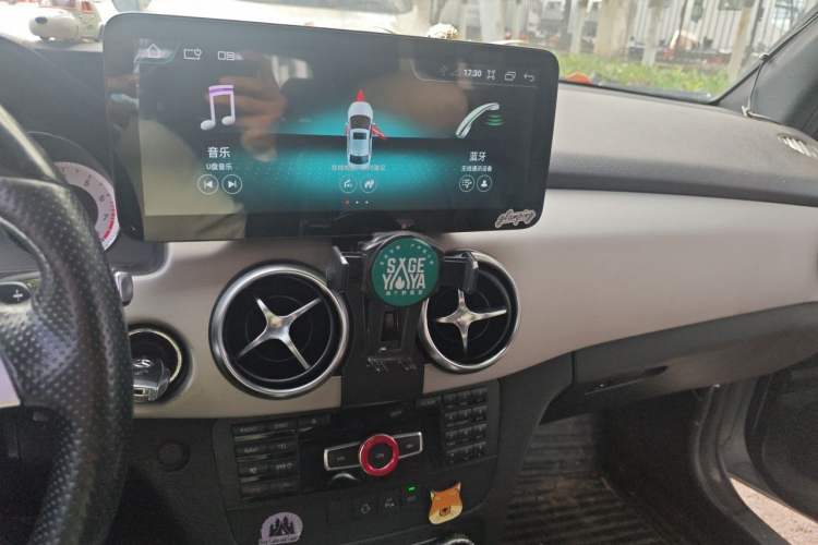 Used Mercedes-Benz GLK-Class 2015 GLK 260 4MATIC Dynamic Edition Ultimate Version Audio And AC Panel