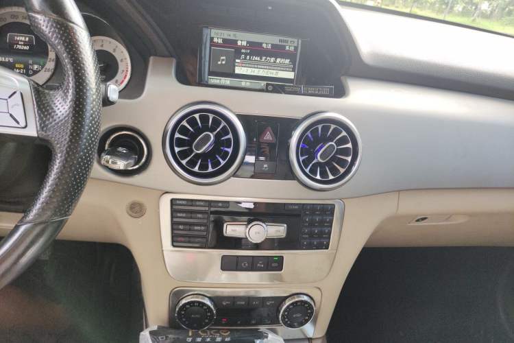 Used Mercedes-Benz GLK-Class 2015 GLK 260 4MATIC Dynamic Edition Ultimate Version Audio And AC Panel