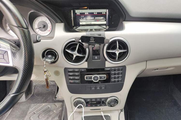 Used Mercedes-Benz GLK-Class 2015 GLK 260 4MATIC Dynamic Edition Ultimate Version Audio And AC Panel