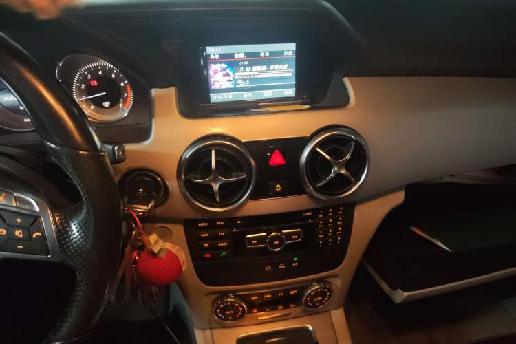 Used Mercedes-Benz GLK-Class 2015 GLK 260 4MATIC Dynamic Edition Ultimate Version Audio And AC Panel